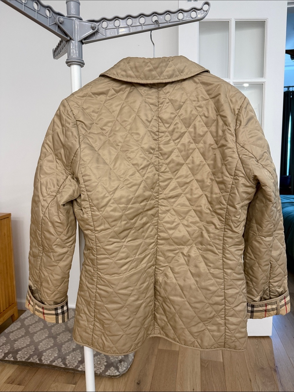 Burberry Quilted Women's Jacket. Size S. tan beige - Picture 6 of 8